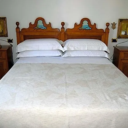 מלון Dimora Del Marchese 4*